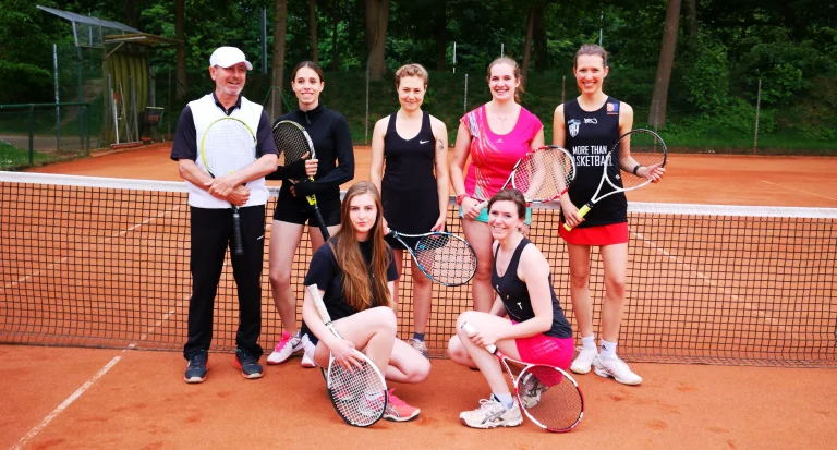 Die 1. Tennis Damen: Ungeschlagen den Aufstieg gesichert!