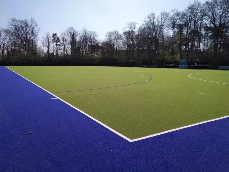 Hockey Trainingsspiele mit bis zu 10 SpielerInnen wieder erlaubt.